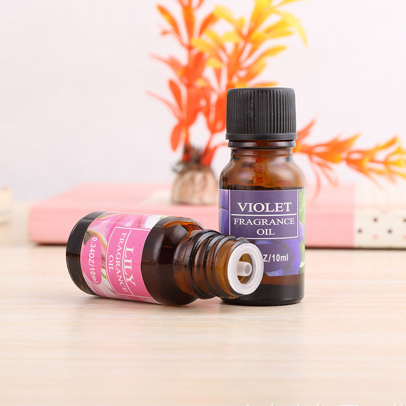 Aceites esenciales de aromaterapia con flores y presentación de producto